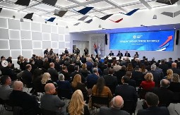 PREDSEDNIK SRBIJE PRISUSTVOVAO SASTANKU MINISTARA I PRIVREDNIKA „Srbija ima ekspanzivni rast – Širimo sporazume o slobodnoj trgovini“