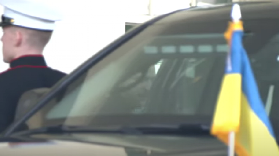 ZELENSKI HITNO NAPUSTIO BELU KUĆU: Mediji javljaju do čega je dovela svađa!