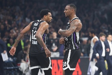 "MOŽEMO NA F4" Ajzea Majk dotukao Baskoniju, pa otkrio šta mu piše na patikama: Ovo će mnoge iznenaditi