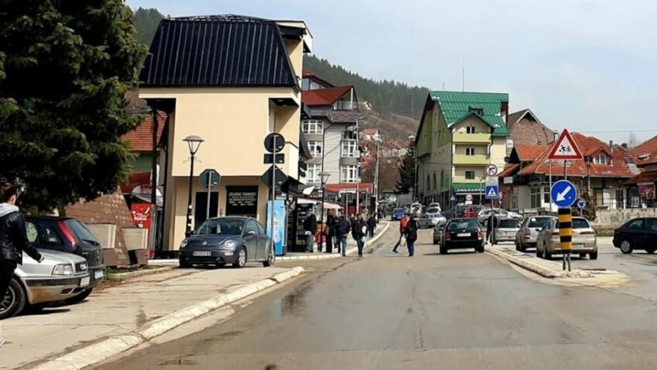 NOVA VAROŠ ZAVIJENA U CRNO: Proglašen Dan žalosti zbog pogibije dvojice mladića, zastave će biti spuštene na pola koplja