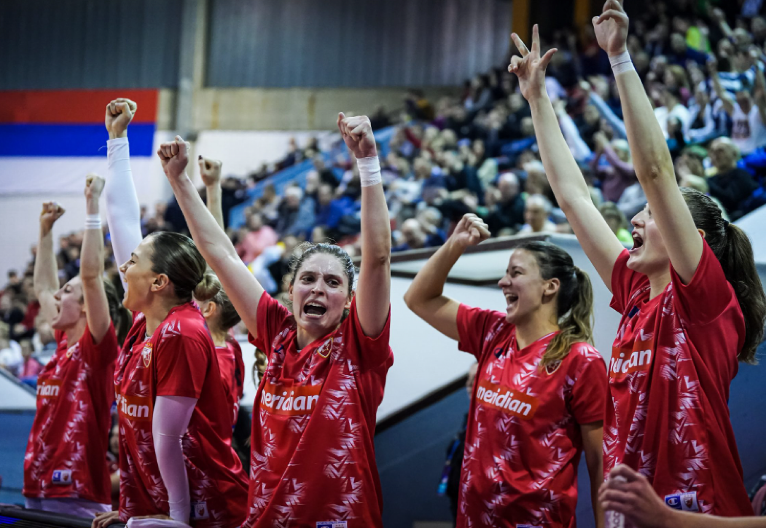 NOVI TROFEJ ZA CRVENO-BELE Košarkašice Zvezde pobedile Partizan i osvojile Kup