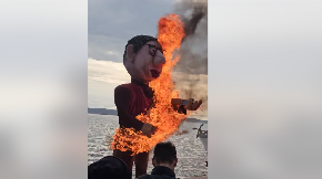 BRNABIĆ O SPALJIVANJU LUTKE VUČIĆA U HRVATSKOJ: Kriv je za sve što jeste i nije; Zvuči poznato? (FOTO)