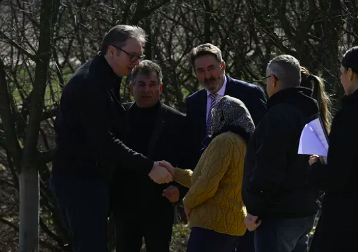 "MNOGO SAM SREĆAN ŠTO SAM POSETIO ZLOT" Vučić: Nisam mogao da odem, a da ne probam livadski med iz ovog kraja (FOTO)