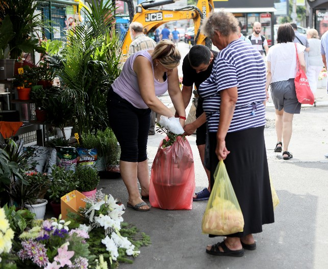 Na plastičnim kesama u Crnoj Gori zaradili više od 300.000 evra: „Građani plaćaju, a priroda strada“