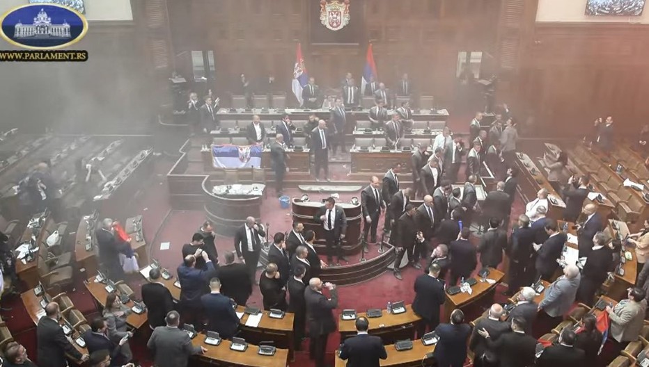 OPOZICIONARI DOŠLI DOBRO OPREMLJENI U SKUPŠTINU Cilj da se obesmisli studentska borba?