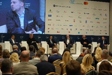 PRIVREDNA KOMORA SRBIJE NA 32. KOPAONIK BIZNIS FORUMU Ubrzavanjem domaćih investicija do ekonomije visokog rasta