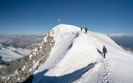 TAJNA POGINULOG OCA SKRIVANA U RANCU 40 GODINA Nastradao na planinama, kada su videle šta je unutra, ćerke zanemele od šoka!