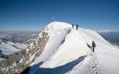 TAJNA POGINULOG OCA SKRIVANA U RANCU 40 GODINA Nastradao na planinama, kada su videle šta je unutra, ćerke zanemele od šoka!