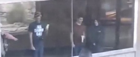 STRAVIČAN NAPAD U ZOOLOŠKOM VRTU Žena ignorisala upozorenja i očima provocirala divlju zver, izgrižena po celom telu! (VIDEO)