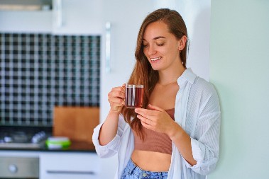 UMESTO KAFE, UJUTRU POPIJTE OVAJ NAPITAK Nutricionista kaže da obezbeđuje više energije i popravlja raspoloženje