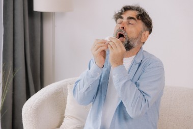 ZASTRAŠUJUĆE POREKLO IZRAZA ''NAZDRAVLJE'' Izgovaramo ga svaki put kada neko kine, šokiraćete se kad saznate zašto!