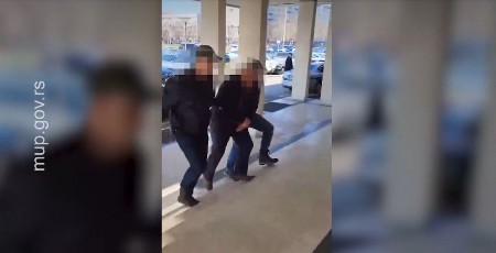 POGLEDAJTE KAKO SU UHAPŠENI OSUMNJIČENI ZA NANOŠENJE VIŠEMILIONSKE ŠTETE RGZ: Na teret im se stavljaju tri krivična dela (VIDEO)