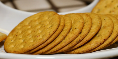 KREKERI SA SIROM Brza užina koja se lako pravi