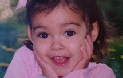 NEKADA SLATKA DEVOJČICA, A DANAS ŽIVA VATRA Prepoznajete li slavnu pevačicu koja danas puni 26 godina?