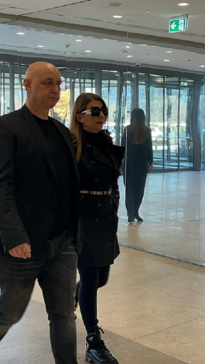 "PISALA SAM MU 3 DANA PRE NEGO ŠTO JE UMRO, NIKAD NISAM DOBILA ODGOVOR" Viki Miljković neutešna na komemoraciji Saše Popovića (VIDEO)