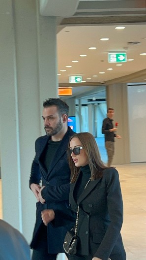 TRUDNA PRIJOVIĆKA NEMA OD BOLA Aleksandra došla na komemoraciju, evo ko je sa njom (VIDEO)