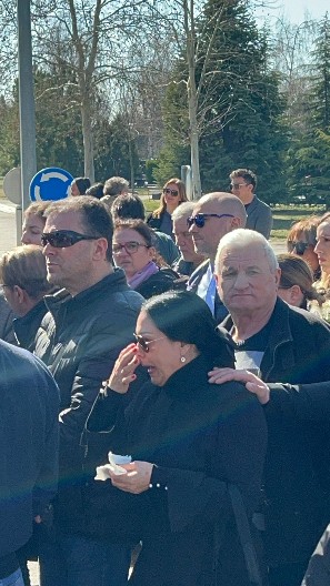 BIVŠA LJUBAV SAŠE POPOVIĆA UTUČENA NA GROBLJU Slomila se kada je saznala za smrt: "Otišao je moj Sale, moja duša, srce mi se cepa..."