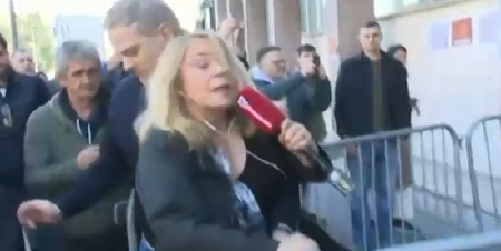 JEZIVO NASILJE BORKA STEFANOVIĆA! Đilasovac nasrnuo na novinarku, grozan napad se nastavlja - sprečava je da se skloni od linča! (VIDEO)