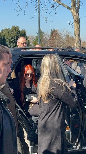 PORUKA OD PORODICE NA VENCU SLAMA SRCA Na njemu i bolan detalj sa jakom simbolikom (FOTO)