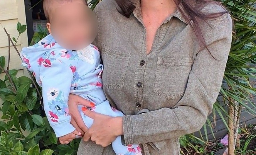 ''OKRENULA SAM SE SAMO NA MINUT, I NISAM VIDELA DA JE DOGRABILA...'' Zbog gutanja ovog predmeta devetomesečna beba završila u komi - strava i užas!