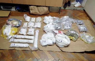 U ILEGALNOJ LABORATORIJI U VALJEVU NAĐEN KANABIS TEŽAK 72, 6 KILA U Šapcu zaplenjeno 35 kila droge