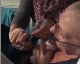 UZNEMIRUJUĆI SNIMAK! Ćerka primorava majku na samrti da potpiše testament (VIDEO)