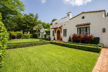 VREME JE DA PRIPREMITE TRAVNJAK Evo šta sada treba da uradite kako bi imao prelepu zelenu boju kao iz reklame!