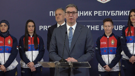 HVALA VAM ŠTO SE BORITE ZA NAŠU TROBOJKU Aleksandar Vučić ugostio sportiste uoči Svetskog prvenstva u boksu za žene u Nišu