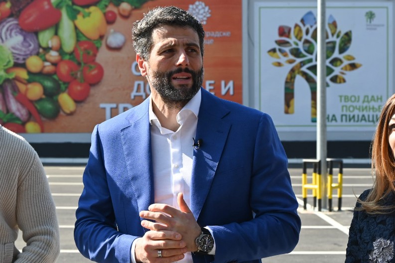 ŠAPIĆ OBIŠAO NOVOIZGRAĐENI PARKING NA BANJICI: " Rešili smo decenjiski problem"