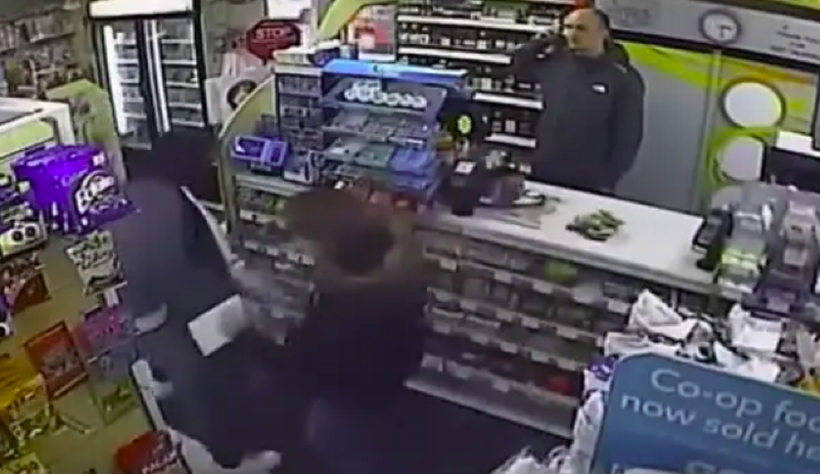 HEROINA U ŠTIKLAMA Karate udarcima sprečila pljačku prodavnice (VIDEO)