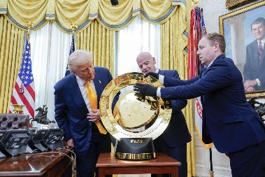 TRAMP SEBI DAO VAŽNU ULOGU Predsednik Amerike započeo organizaciju Svetskog prvenstva u fudbalu, isplivali detalji, ništa neće moći da prođe bez njega