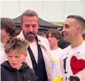 ODGOVOR BENA AFLEKA ODJEKNUO SVUDA  Sin mu zatražio patike od 5.000 evra, a zbog onog što je glumac izgovorio svi mu skidaju kapu!