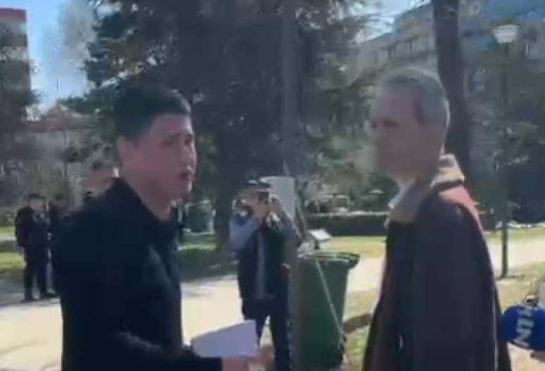 ŠOLAKOVI NOVINARI NISU USPELI SA PROVOKACIJOM U PIONIRSKOM PARKU Evo kako su im studenti ljubazno odgovorili (VIDEO)