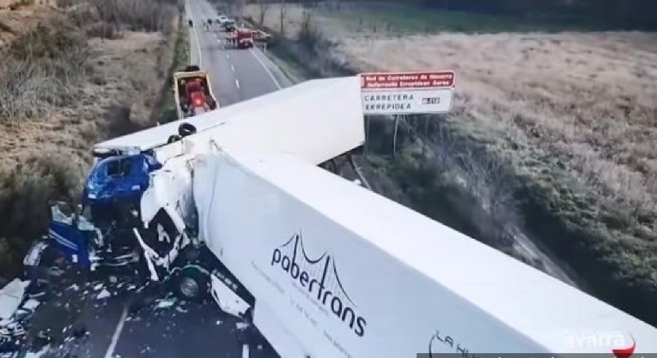 STRAVIČAN SUDAR KAMIONA NA PUTU N-113: Poginula dva bračna para