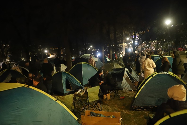 HAJKA NA STUDENTE KOJI HOĆE DA UČE! Pročitajte kako se jedan mladić bori protiv maltretiranja i pritisaka kolega koji su u blokadi! (VIDEO)