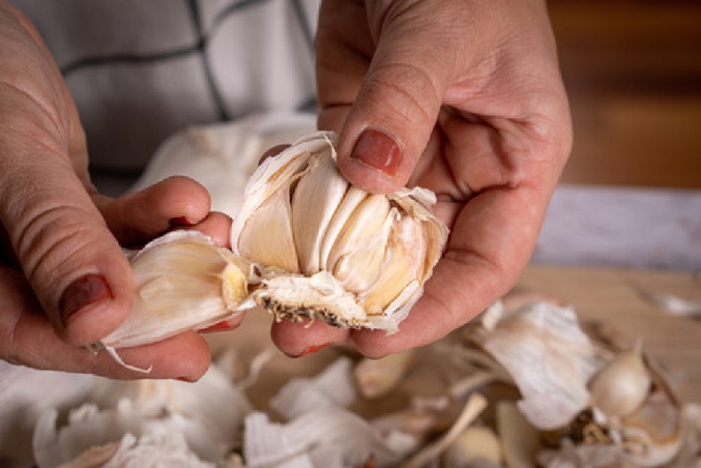 NE BACAJTE LJUSKE OD BELOG LUKA Iskoristite ih za razne namene, kao što su radile naše bake