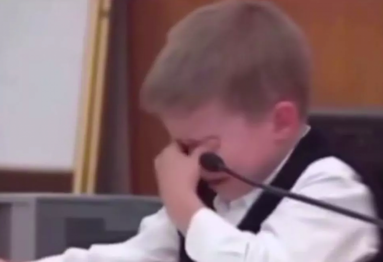 "MOLIM VAS..." Sedmogodišnjak svedočio kako mu je majka udavila sestru u bazenu