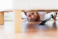 NAJBOLJE REŠENJE ZA SKRIVENU PRAŠINU U KUĆI Ovaj način čišćenja vam nikada ne bi pao na pamet, a rešava "muku" očas posla