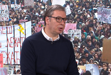 "NEMOJTE DA VAS ISKORISTE ĐILAS I OSTALI ZA SVOJE PRLJAVE POLITIČKE CILJEVE" Vučić: To je moja molba za mlade