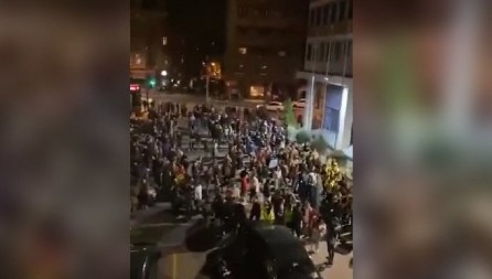 STUDENTI BLOKADERI NAPALI POLICIJU! Haos ispred RTS-a!