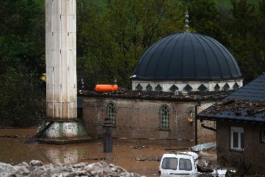 STRAH U JABLANICI NE JENJAVA, MEŠTANI SE BOJE NOVE TRAGEDIJE! U toku evakuacija u naseljima Zlate, Begići i Šašići (FOTO)