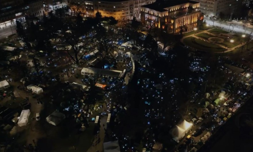 SNIMAK IZ DRONA! Pogledajte spektakularan trenutak, studenti koji žele da uče osvetlili Beograd! (VIDEO)