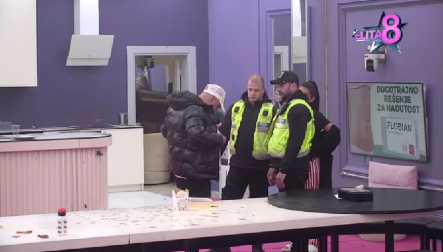 ŽESTOKI OBRAČUN U ELITI Polivanje i karambol kakav se ne pamti, obezbeđenje munjevitom brzinom uletelo u Belu kuću!