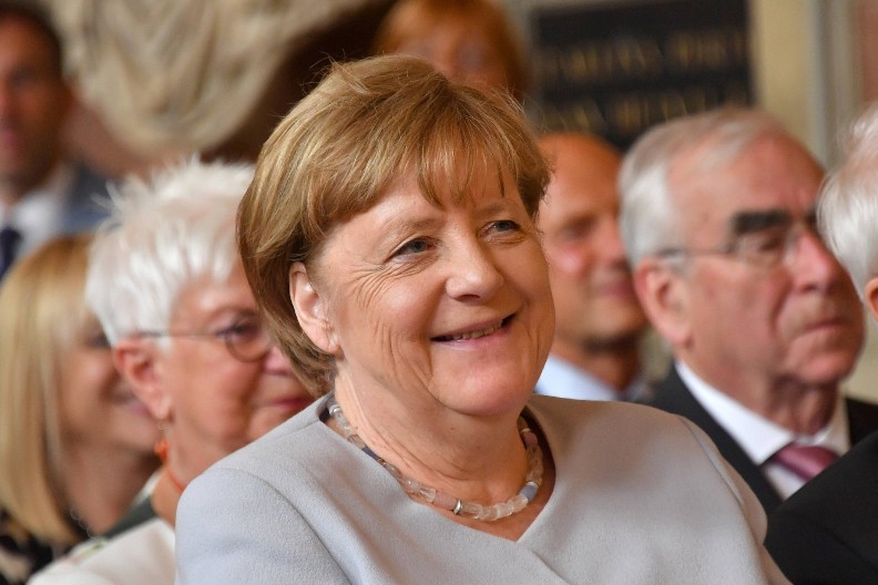 ANGELA MERKEL ZNALA ISTINU I ZATAŠKALA JE? Nemačka obaveštajna služba otkrila poreklo koronavirusa