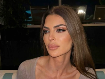 ODRASLA U SIROMAŠTVU, PROŠLA KROZ PAKAO, A SADA SE KUPA U PARAMA! Misica vodu grejala u šerpi, a onda se udala za poznatog hirurga u Majamiju!