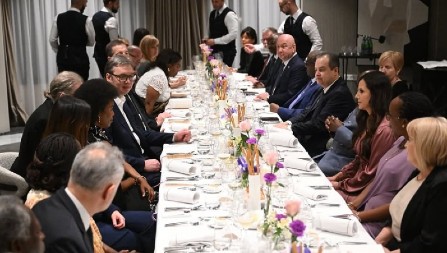 VUČIĆ PRIREDIO VEČERU ZA PREDSEDNIKA REPUBLIKE BURUNDI "Takvi susreti produbljuju prijateljstvo i otvaraju nove mogućnosti za još bolju saradnju"