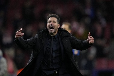 SIMEONE PRAVIO ŠOU NA KONFERENCIJI Trener Atletika besan zbog kontroverznog penala