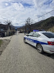 TRAKTOR PREPOLOVLJEN! Stravičan sudar kod Kraljeva!