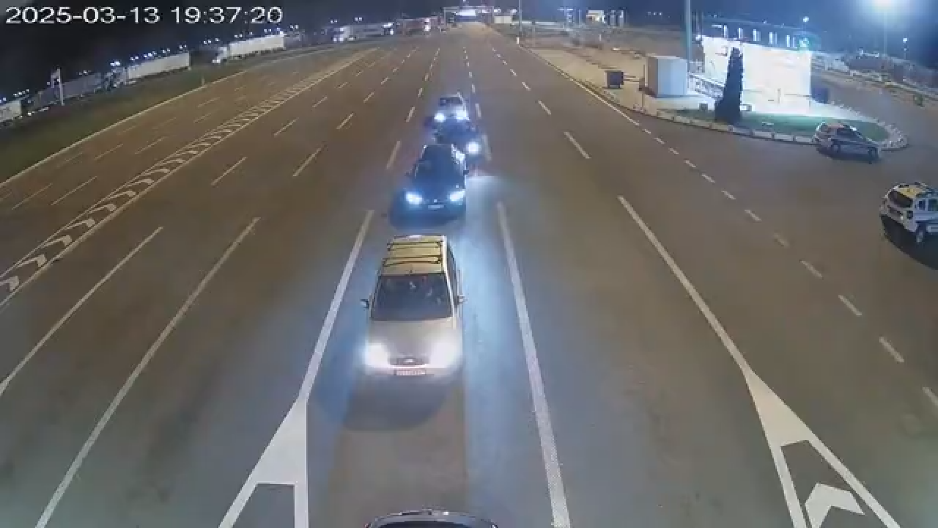 TERETNJACI ČEKAJU I DO 8 SATI! Evo kakva je situacija za putnička vozila na graničnim prelazima