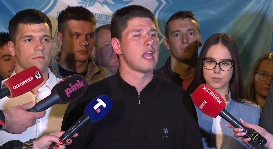"NISMO DOBILI REŠENJE KAKO BISMO VEČERAS OTIŠLI KUĆAMA" Studenti iz Pionirskog parka posle razgovora s Vučićem: Predsedniku je žao jer ne može da nas vrati na fakultete (VIDEO)
